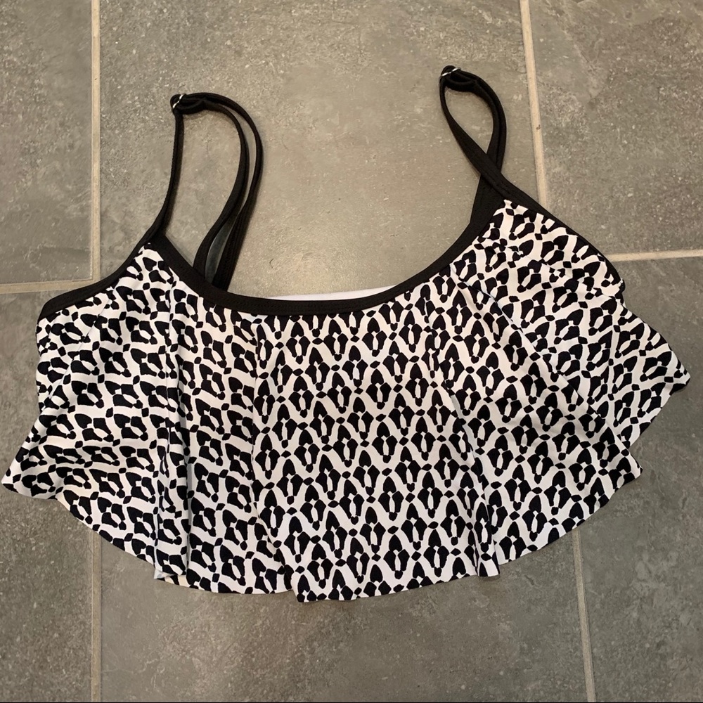 Black and white APT.9 bikini top!
